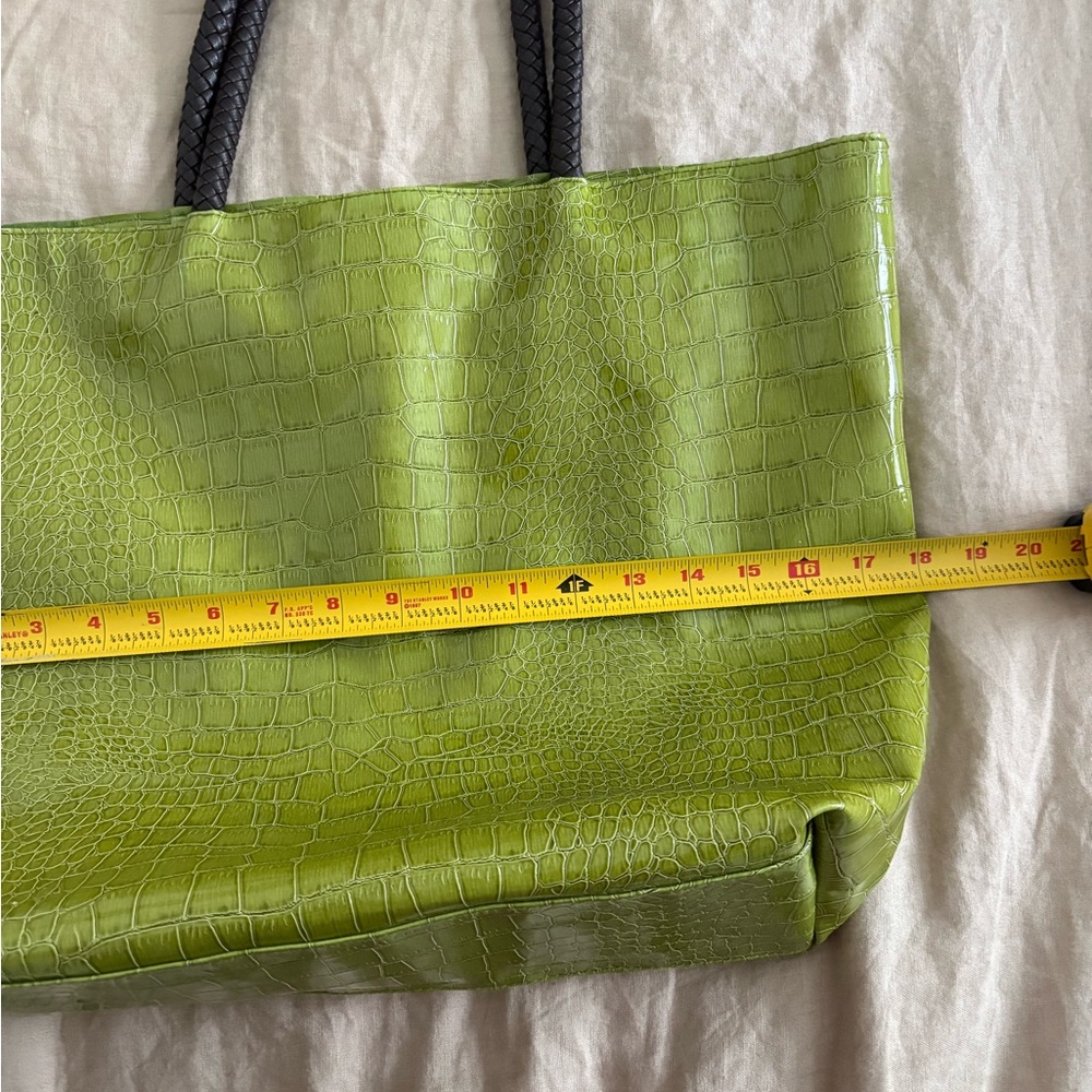 Neiman Marcus Green Crocodile Braided Handle Lined Tote Bag - Picture 10 of 11